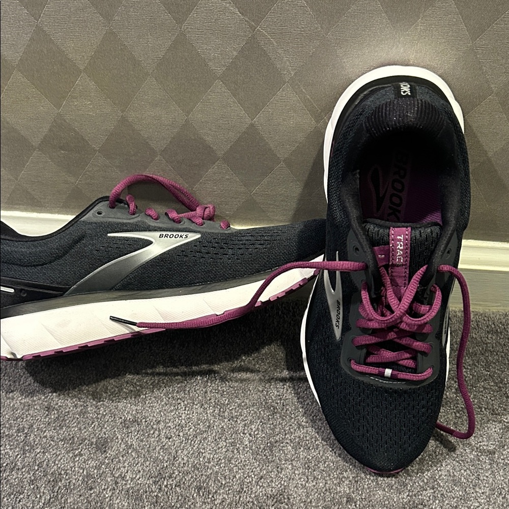 Brooks Women's sneakers